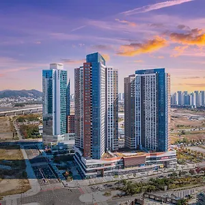 Apartment Urbanstay Songdo Moonlight Park, Incheon